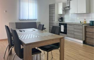 2 Bedroom Gorgeous Apartment In Umag - Umag (Umago) - 9