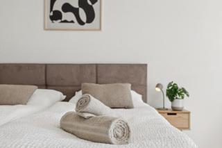 COMFORT HOMES - Premium Apartments - 15' Lucerne - Washer & Dryer - Public Transport - Parking - 8