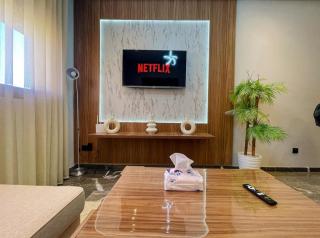 Luxury Modern Studio with Netflix, Kitchen and Free Parking Elite Garden, Marrakesh - 4