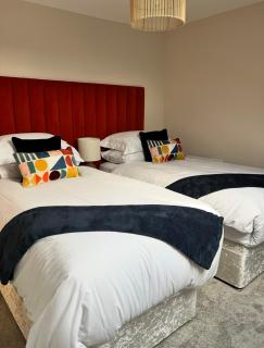 The courtyard bar, kitchen, rooms - Moffat - 0