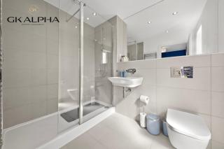 Contractor-Friendly 5-Bed Apartment 7 Mins to Reading Centre - Parking & Wi-Fi - Earley - 3