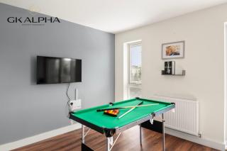 Contractor-Friendly 5-Bed Apartment 7 Mins to Reading Centre - Parking & Wi-Fi - Earley - 1