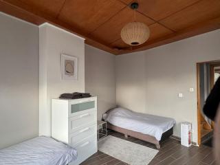 Centrally located house for six - 1