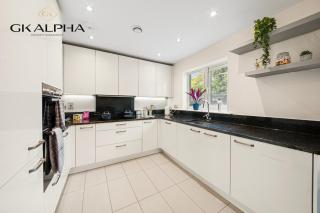 Contractor-Friendly 5-Bed Apartment 7 Mins to Reading Centre - Parking & Wi-Fi - Earley - 8