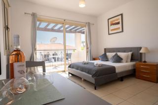 Stylish Apartment with Pool, Sea Views, Fast WiFi and Blacony - Peyia - 0