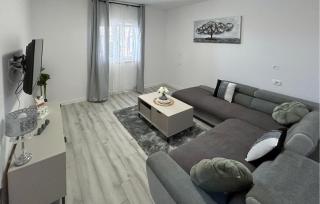 Gorgeous Apartment In Kastel Stari - 6