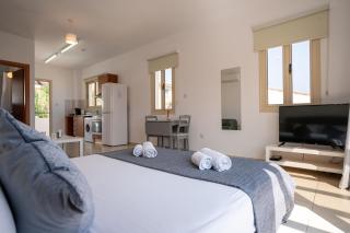 Stylish Apartment with Pool, Sea Views, Fast WiFi and Blacony - Peyia - 6