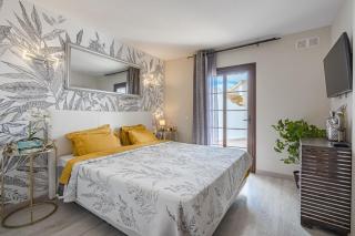 Stylish design w ocean & pool view, King size bed, Wifi,2 Smart Tv, street parking, 2 pools access - Adeje - 1
