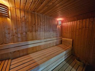 Fuchsia Lodge - New Luxury 5* Beachside Lodge with Sauna - 4 beds ensuite - Spectacular Location - 6