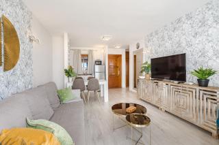Stylish design w ocean & pool view, King size bed, Wifi,2 Smart Tv, street parking, 2 pools access - Adeje - 2