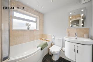 Heartwarming Windsor Cottage with Free Parking that is Perfect for Relaxation - Windsor - 6