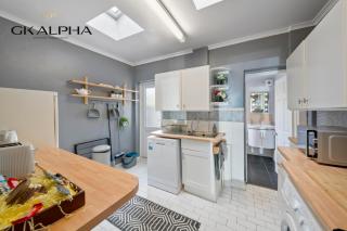 Heartwarming Windsor Cottage with Free Parking - Perfect for Contractors, Relocators and Long Term Stays! Weekly And Monthly Stay Deals - 4