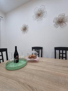 Haus mit Garten und Parkplätzen - 3