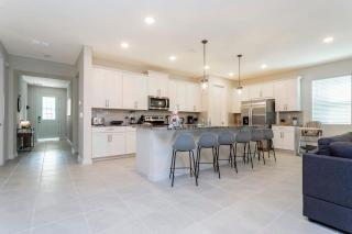 9BR Family Villa Pool Perfect for Groups - 4