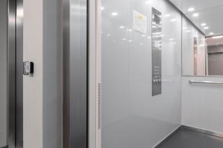 Blue Moon Apartment with Free Parking - 1