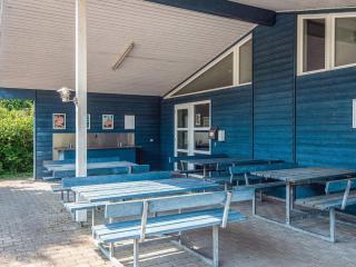 Splendid cabin in camping resort - 6