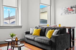 Chic and Comfy Unit w Free Parking Medical District - Louisville - 5
