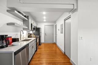 Chic and Comfy Unit w Free Parking Medical District - Louisville - 9