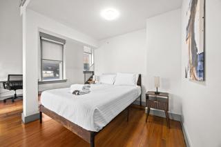 Chic and Comfy Unit w Free Parking Medical District - Louisville - 1