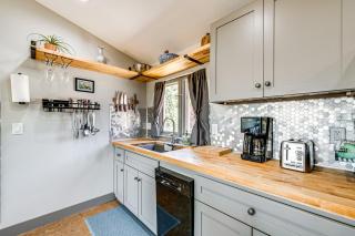 Mountain View and Shared Hot Tub Apt by Ski Resorts - 1