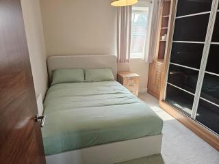 Spacious 2-bedroom Flat, Edgware HA8 - Edgware - 2