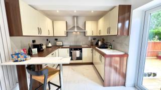 Pearl-Home at Esongrace Stays - Stoke on Trent - 9