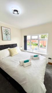 Pearl-Home at Esongrace Stays - Stoke on Trent - 2
