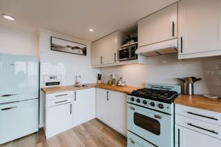 Sunset Suite - Beach Hideaway - Sechelt - 1