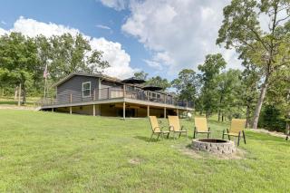 Outdoor Kitchen and Hot Tub Table Rock Lake House - Golden - 9