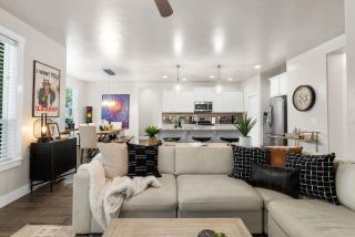 Hole In One Place W Jacuzzi, Ping Pong And Darts - Boise - 8