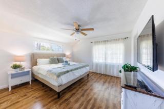 Sunny Poolside Oasis l 8 mins from Disneyland! - Anaheim - 1