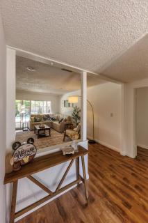 Sunny Poolside Oasis l 8 mins from Disneyland! - Anaheim - 7