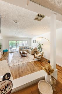Sunny Poolside Oasis l 8 mins from Disneyland! - Anaheim - 6