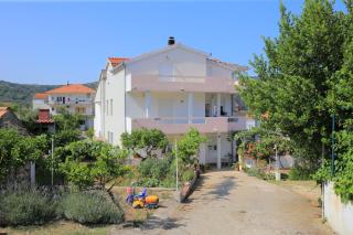 Apartments by the sea Vinisce, Trogir - 24197 - Vinišće - 0
