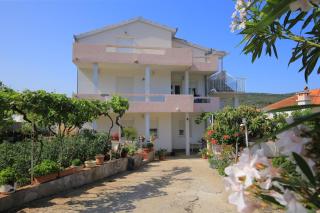 Apartments by the sea Vinisce, Trogir - 24197 - Vinišće - 9