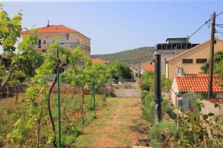 Apartments by the sea Vinisce, Trogir - 24197 - Vinišće - 3