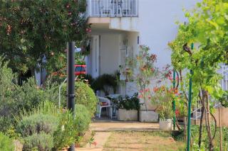 Apartments by the sea Vinisce, Trogir - 24197 - Vinišće - 2