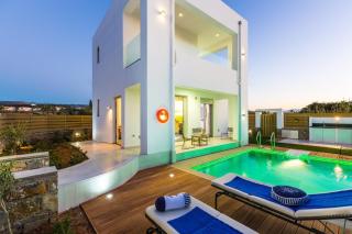 Extraordinary Rethymno Villa Villa Hantengu 3 Bedrooms Beach Front Private Outdoor Swimming Pool And Hot Tub Pigianos Kampos - Pigianos Kampos - 0