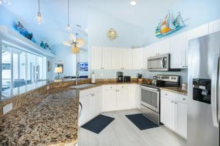 Luxury 3 Bed 2 Bath Home with Pool and Spa - 3