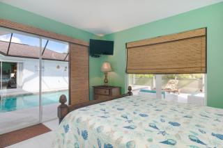 Luxury 3 Bed 2 Bath Home with Pool and Spa - Naples - 2