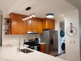 Surfside Tower - Ground Floor Condo with Pool, Walk to Potrero Beach - Potrero - 4
