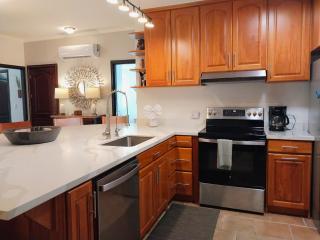 Surfside Tower - Ground Floor Condo with Pool, Walk to Potrero Beach - Potrero - 7