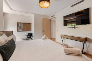 Escape to Luxury: 4 Bedroom Villa on Golf Course - 7