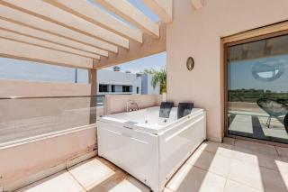 Escape to Luxury: 4 Bedroom Villa on Golf Course - Marrakesch - 6