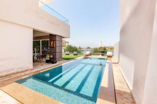 Escape to Luxury: 4 Bedroom Villa on Golf Course - Marrakesch - 0