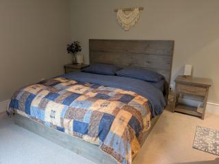 Mountain House of Wonder - Qualicum Beach - 3