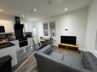 Modern 2-Bed Flat in Northampton - Kingsthorpe - 0