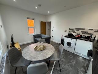 Modern 2-Bed Flat in Northampton - Kingsthorpe - 4