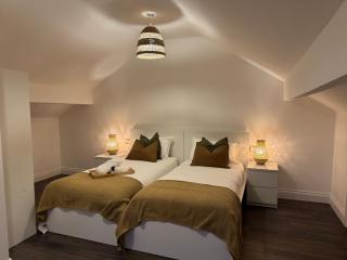 Modern 2-Bed Flat in Northampton - Kingsthorpe - 1