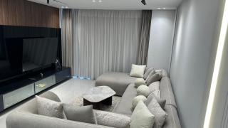 Luxury 1BR Apartment with Stunning View - Abū Rawwāsh - 8